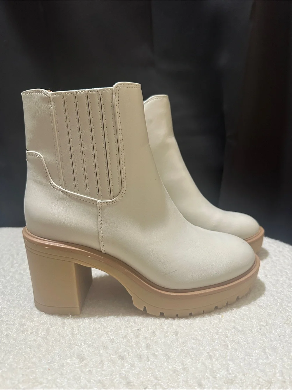 Women's Universal Thread Chelsea Boot